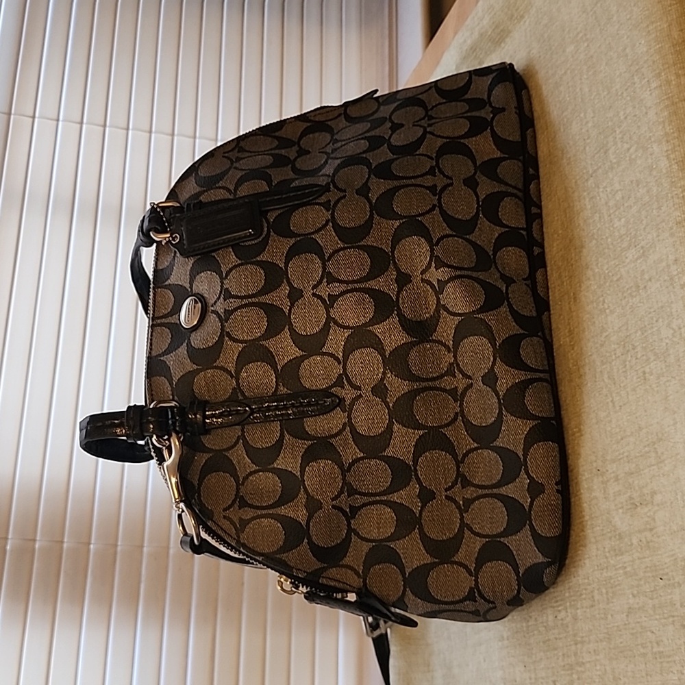 COACH HANDBAG
